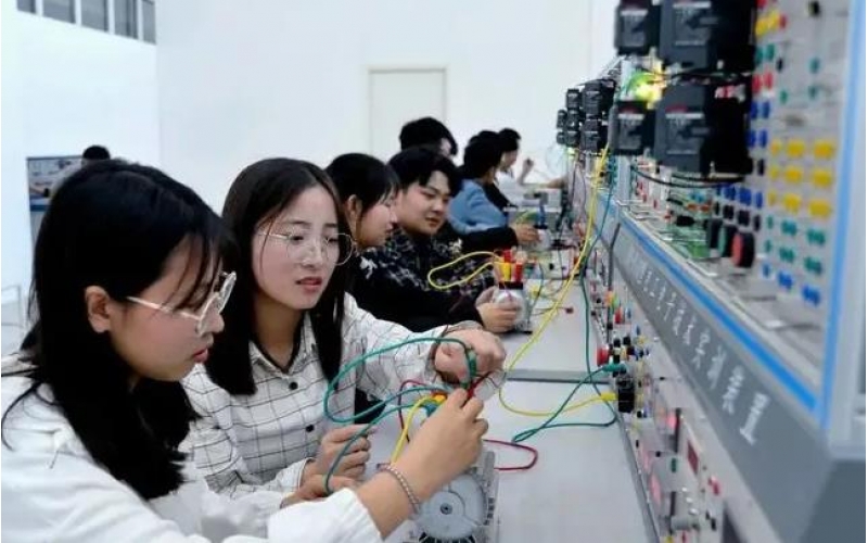 新職教法：明確不得設置就業門檻 職教與普教融通