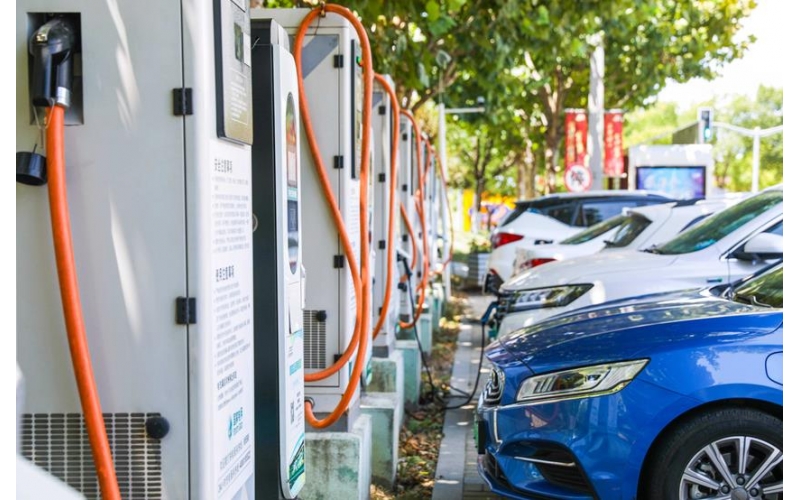 中國新能源汽車產銷量連續7年全球居首